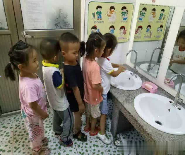 不亂吃東西——河東工業園區實驗幼兒園混齡一班食品安全教育活動