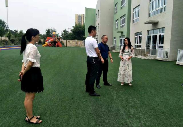 崇州市大劃鎮黨政領導檢查學校、幼兒園開學前安全