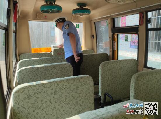 樂平交警進幼兒園開展校車安全大檢查/ 樂平交警進幼兒園開展校車安全大檢查