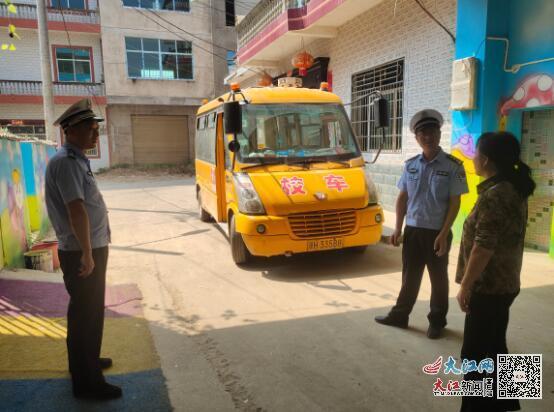 樂平交警進幼兒園開展校車安全大檢查/ 樂平交警進幼兒園開展校車安全大檢查
