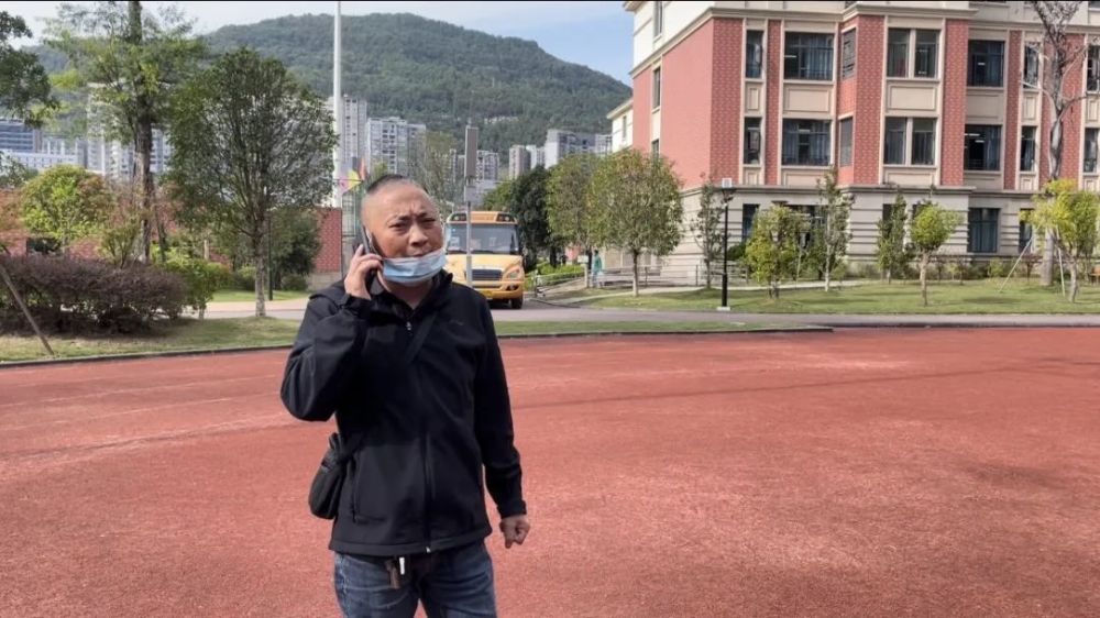 為愛護航，安全抵達——我校附屬幼兒園校車安全演練活動