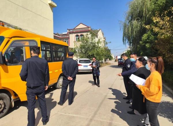 多部門聯(lián)動 確保校車安全運(yùn)行