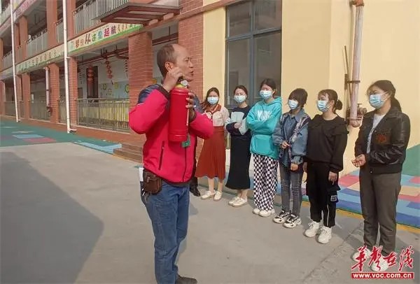 廣發鎮中心幼兒園開展校車安全及消防應急疏散演練/ 廣發鎮中心幼兒園開展校車安全及消防應急疏散演練
