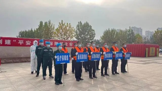 保障校車安全 濟南市開展校車消防及防暴應急演練 保障校車安全 濟南市開展校車消防及防暴應急演練