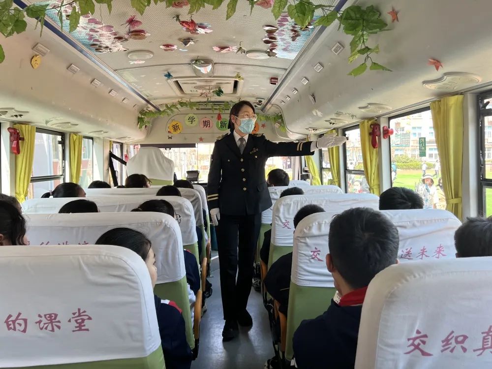 親情式服務 零距離體驗 | 溫馨校車嶗山分公司開展“專業校車進校園”活動 圖片