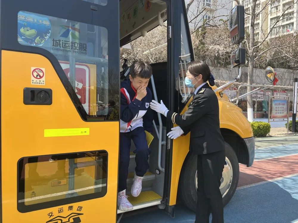 親情式服務 零距離體驗 | 溫馨校車嶗山分公司開展“專業校車進校園”活動 圖片