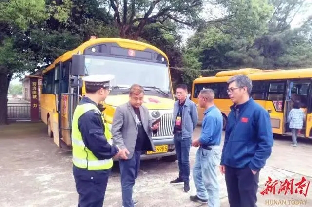 道縣：從嚴從細織密校車管理安全網
