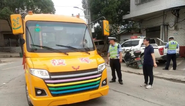 湘鄉市金石鎮：把好校車安全關 守護學生上學路