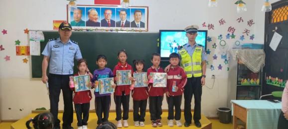 平安建設 | 化隆交警：走進幼兒園開展校車安全檢查和安全宣傳教育