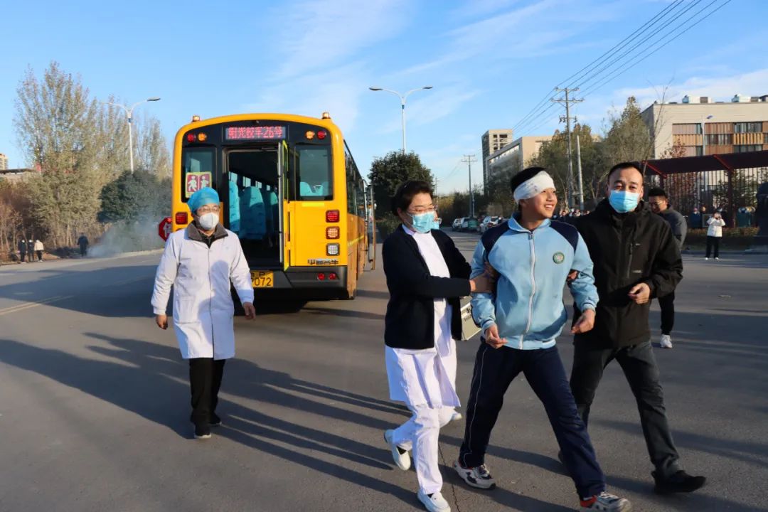 東阿縣舉行校車安全應急演練活動/ 圖片