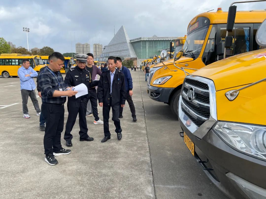 【平安岡州】校車安全“大體檢”，新會公安為新學(xué)期保駕護航！