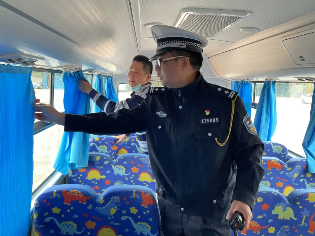 【平安岡州】校車安全“大體檢”，新會公安為新學(xué)期保駕護航！