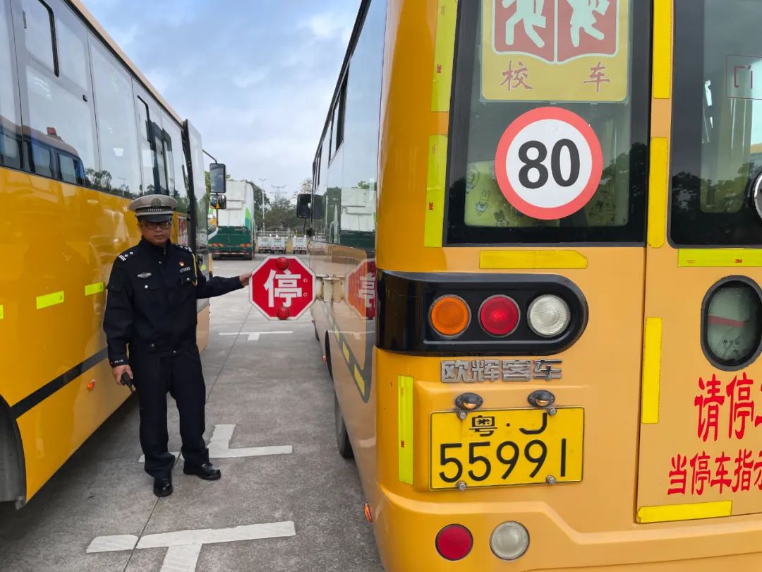 【平安岡州】校車安全“大體檢”，新會公安為新學(xué)期保駕護航！