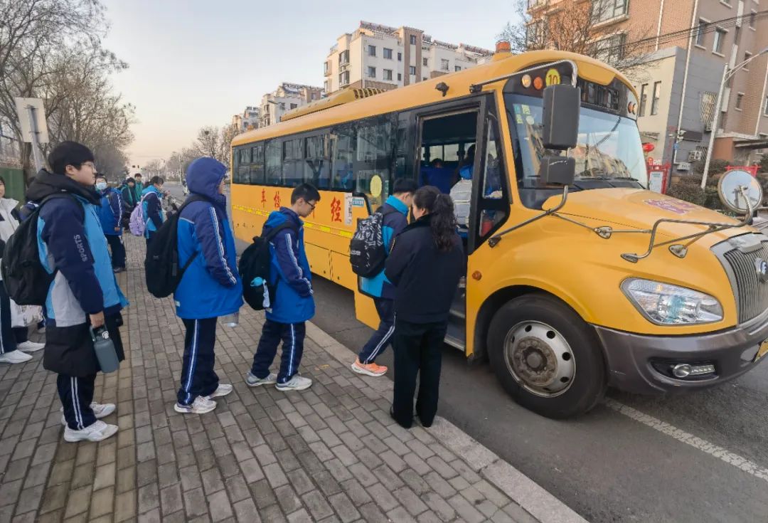 今日開學,溫馨校車安全護航 圖片