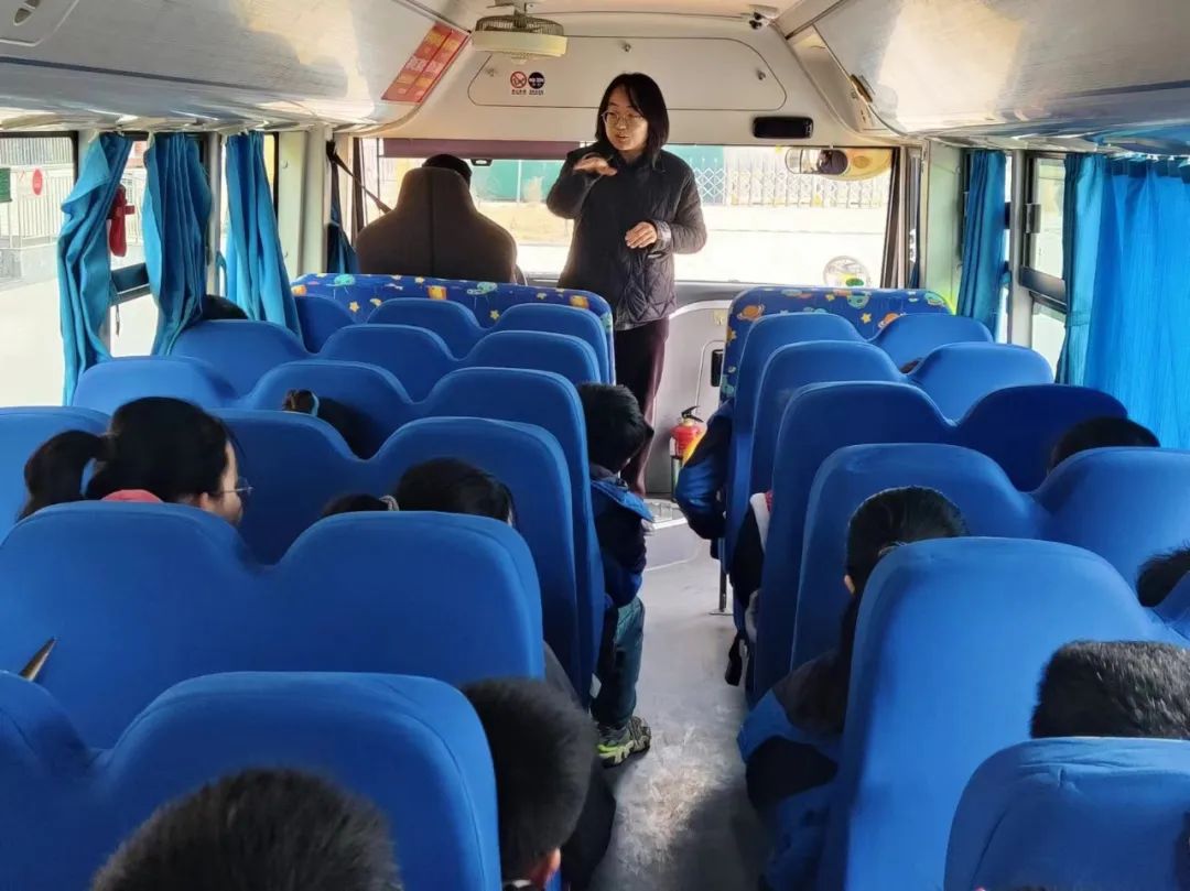 《心系安全,平安乘車》——賈寨鎮中心小學校車隱患排查及安全演練 圖片