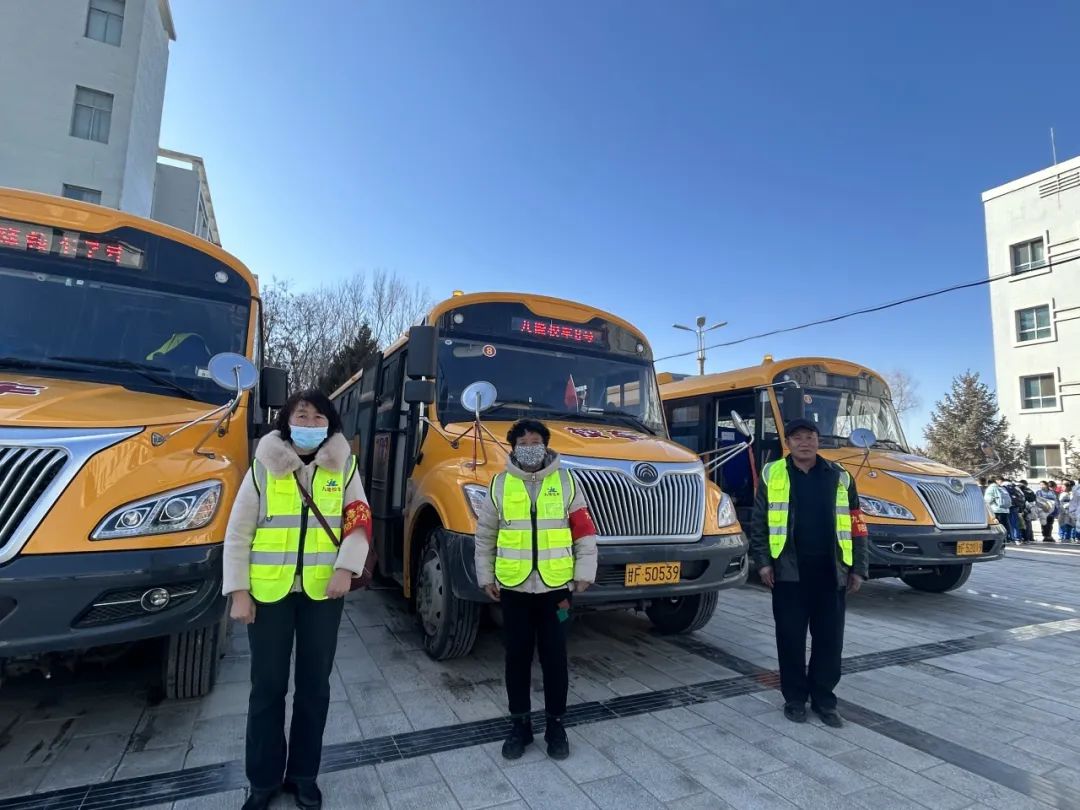 強化校車安全“大檢查” 擰緊校車出行“安全閥”—— 酒泉第五中學護航開學季 強化校車安全“大檢查” 擰緊校車出行“安全閥”—— 酒泉第五中學護航開學季