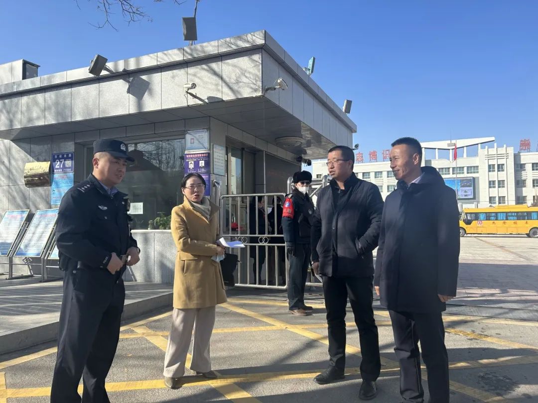 強化校車安全“大檢查” 擰緊校車出行“安全閥”—— 酒泉第五中學護航開學季 強化校車安全“大檢查” 擰緊校車出行“安全閥”—— 酒泉第五中學護航開學季