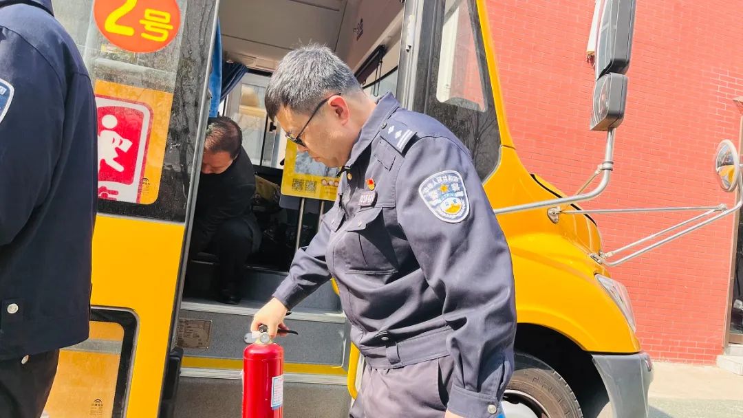 安全檢查 | 開展校車安全檢查 筑牢幼兒安全防線 圖片