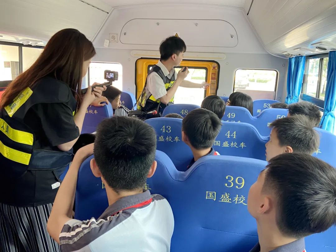 加強校車管理 筑牢安全防線——洪梅鎮(zhèn)第二小學開展校車消防應急疏散演練活動 加強校車管理 筑牢安全防線——洪梅鎮(zhèn)第二小學開展校車消防應急疏散演練活動