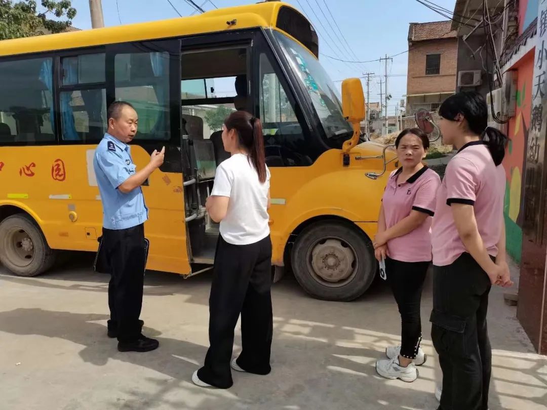 強化校車安全“大檢查” 擰緊校車出行“安全閥” 圖片