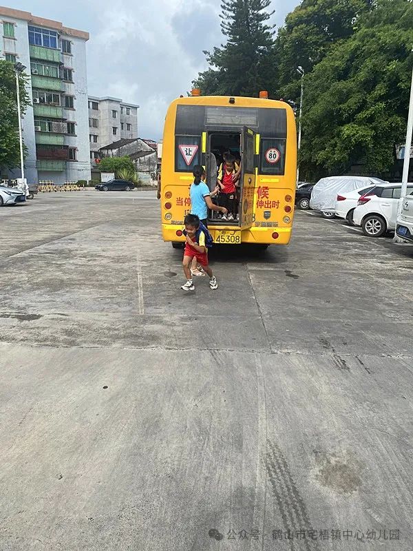 【以演筑“防 ” 安全“童”行】——宅梧鎮中心幼兒園校車安全演練 圖片