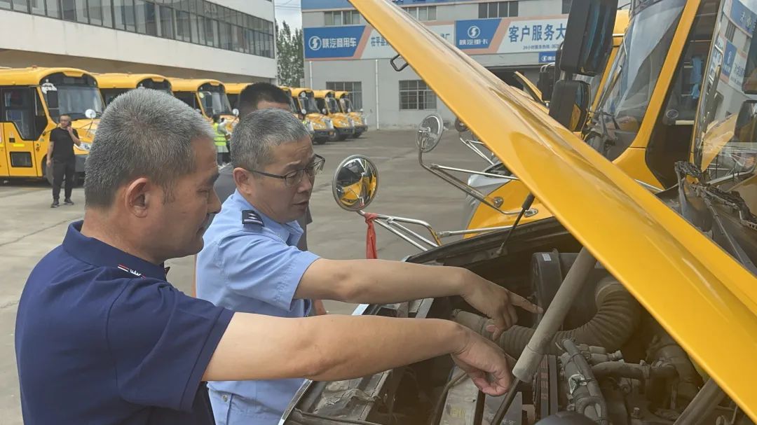 強化校車安全“大檢查”，擰緊校車出行“安全閥”