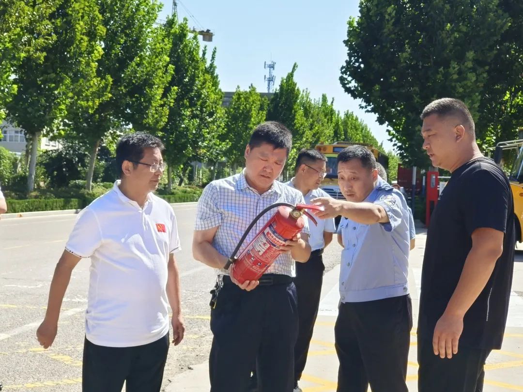 寧陽縣第二實驗中學舉行校車安全應急疏散演練/ 圖片