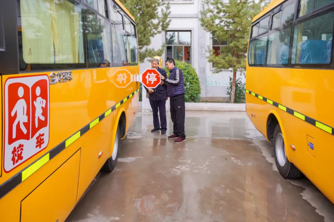 昌吉市七輛“大鼻子”專用校車全新亮相,開啟護(hù)娃模式 昌吉市七輛“大鼻子”專用校車全新亮相,開啟護(hù)娃模式