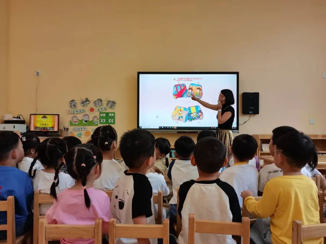 以練筑防 安全啟航 | 興化市陽山幼兒園校車安全應急疏散演練 圖片