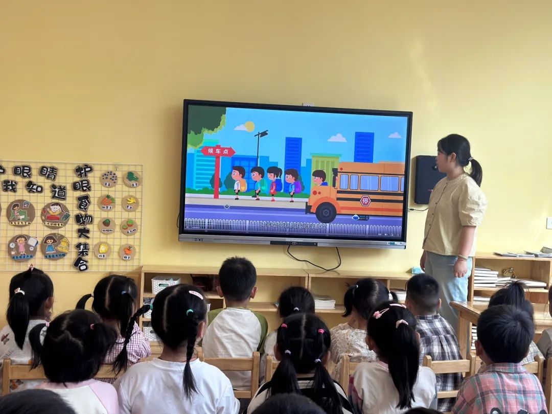 以練筑防 安全啟航 | 興化市陽山幼兒園校車安全應急疏散演練 圖片