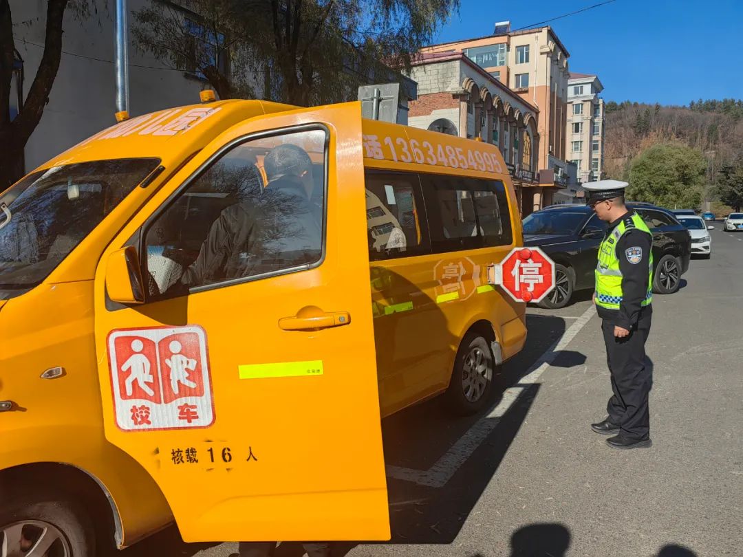 七進宣傳 | 伊美交警積極推進2024年秋季校車交通安全警示教育工作 圖片