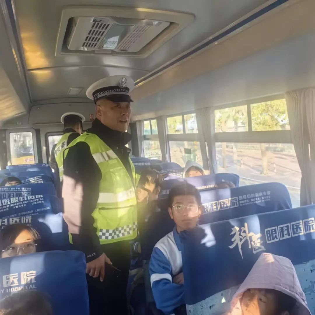 警民共建把好校車“安全關” 圖片