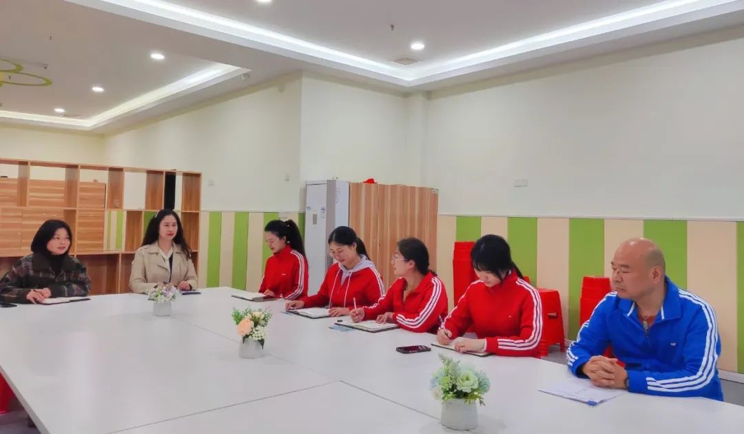 用心呵護(hù),為愛護(hù)航——廣安市廣安區(qū)景上花幼兒園校車消防演練 圖片