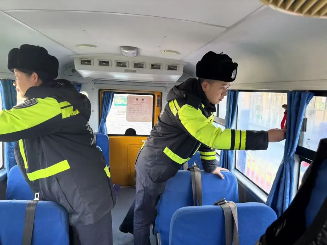 【能力作風建設】林區公安局迎春分局交警大隊“三零”舉措,筑牢校車安全防線 圖片