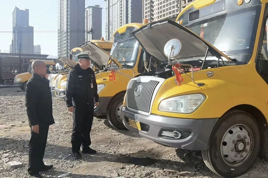 永登公安交警開(kāi)展冬季校車(chē)安全大檢查行動(dòng)! 圖片