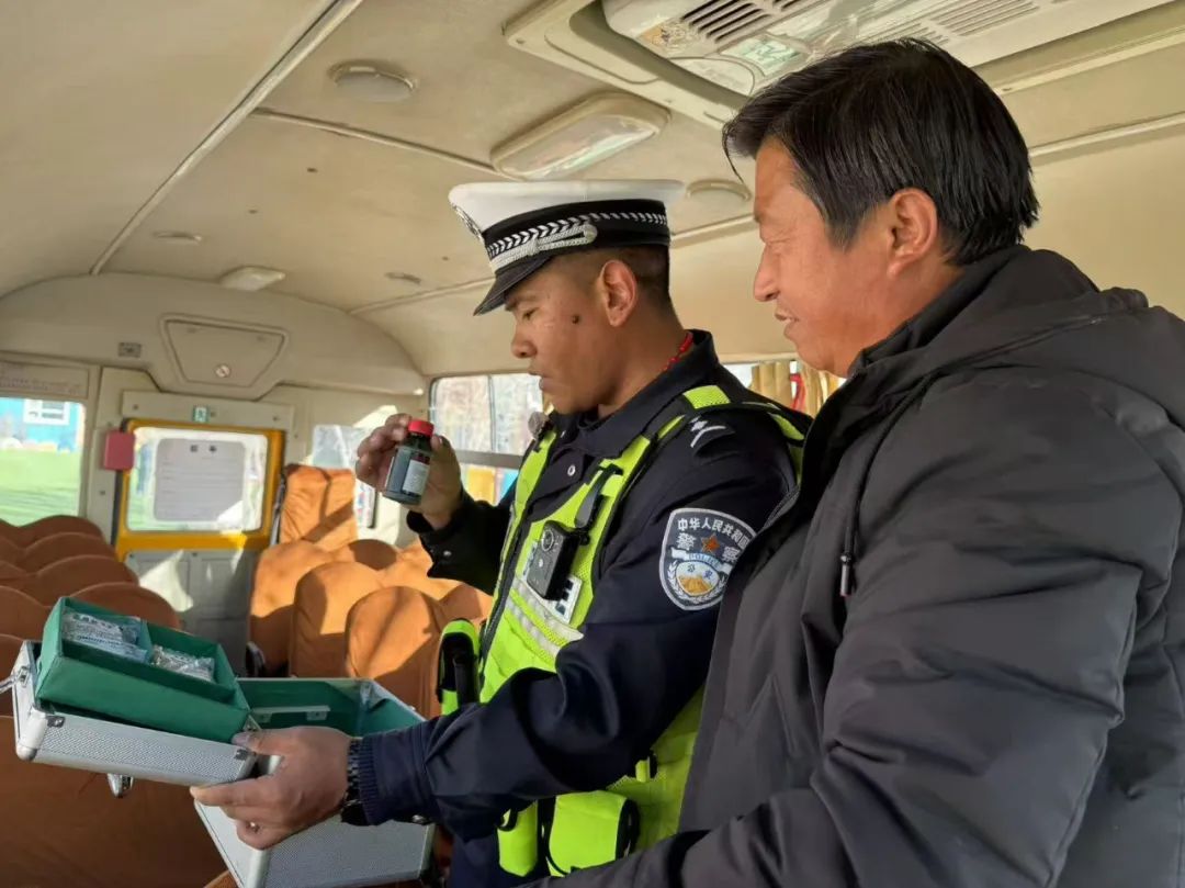 【冬季行動】都蘭交警開展校車安全檢查工作 圖片