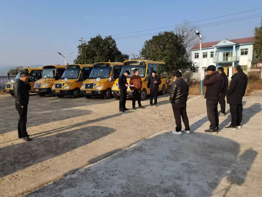 冬季行動|南城公安交警強化校車安全“大檢查”,擰緊冬季校車出行“安全閥” 圖片