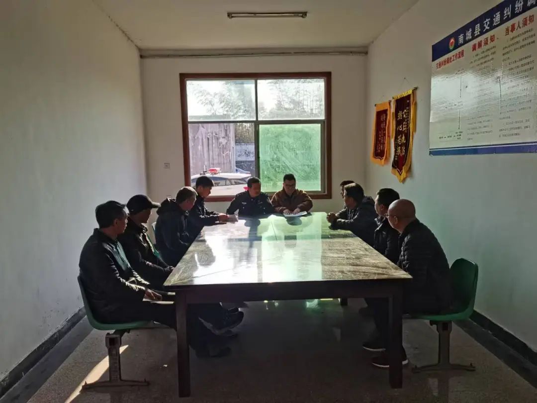 冬季行動|南城公安交警強化校車安全“大檢查”,擰緊冬季校車出行“安全閥” 圖片