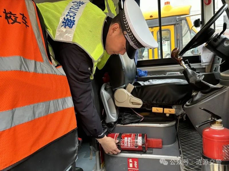 漣源交警強化校車安全“大檢查” 守護平安上學路