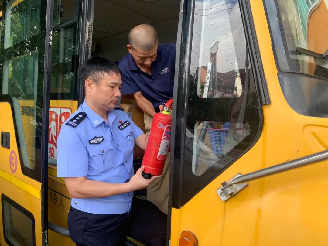 【平安校園】嚴把校車“安全關”——石獅市英才幼兒園迎接校車安全檢查