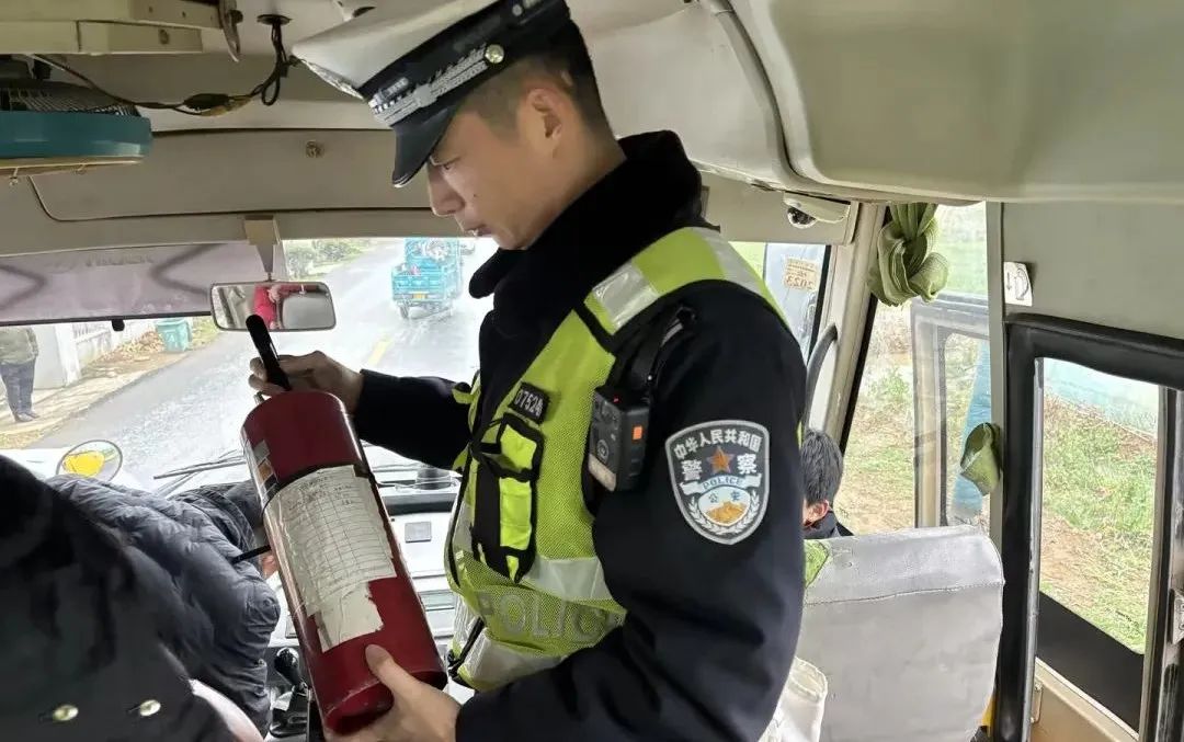 擰緊校車“安全閥” 筑牢學生“平安路” 擰緊校車“安全閥” 筑牢學生“平安路”