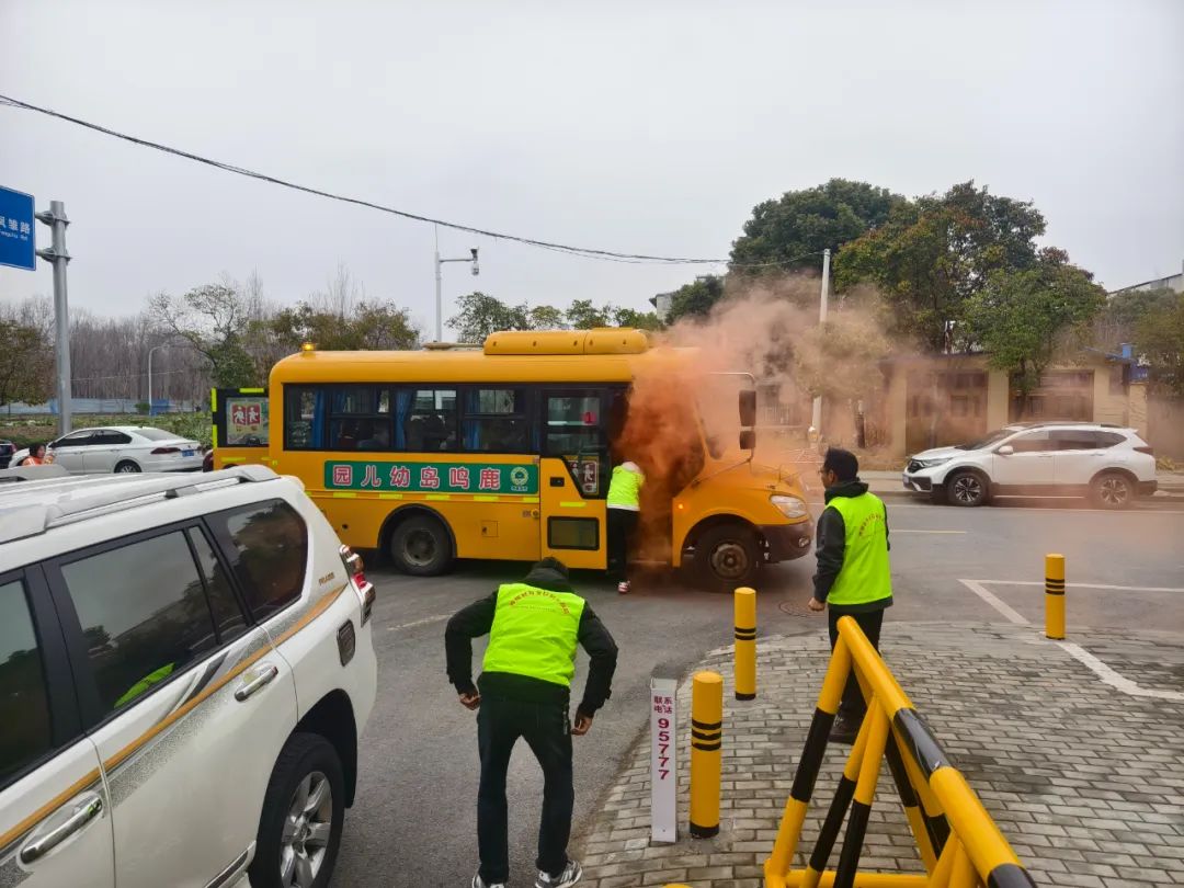 開展校車安全檢查 擰緊出行安全閥