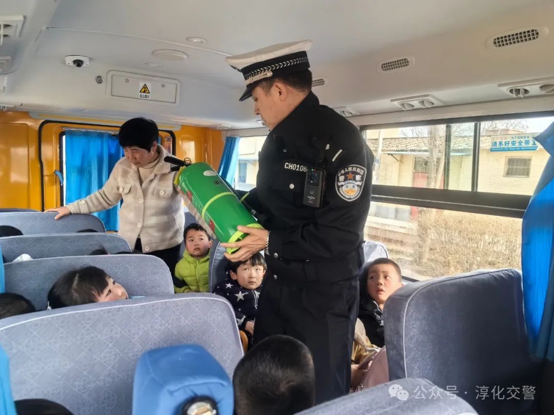 淳化公安交警開展幼兒園校車安全檢查 筑牢幼兒出行安全防線