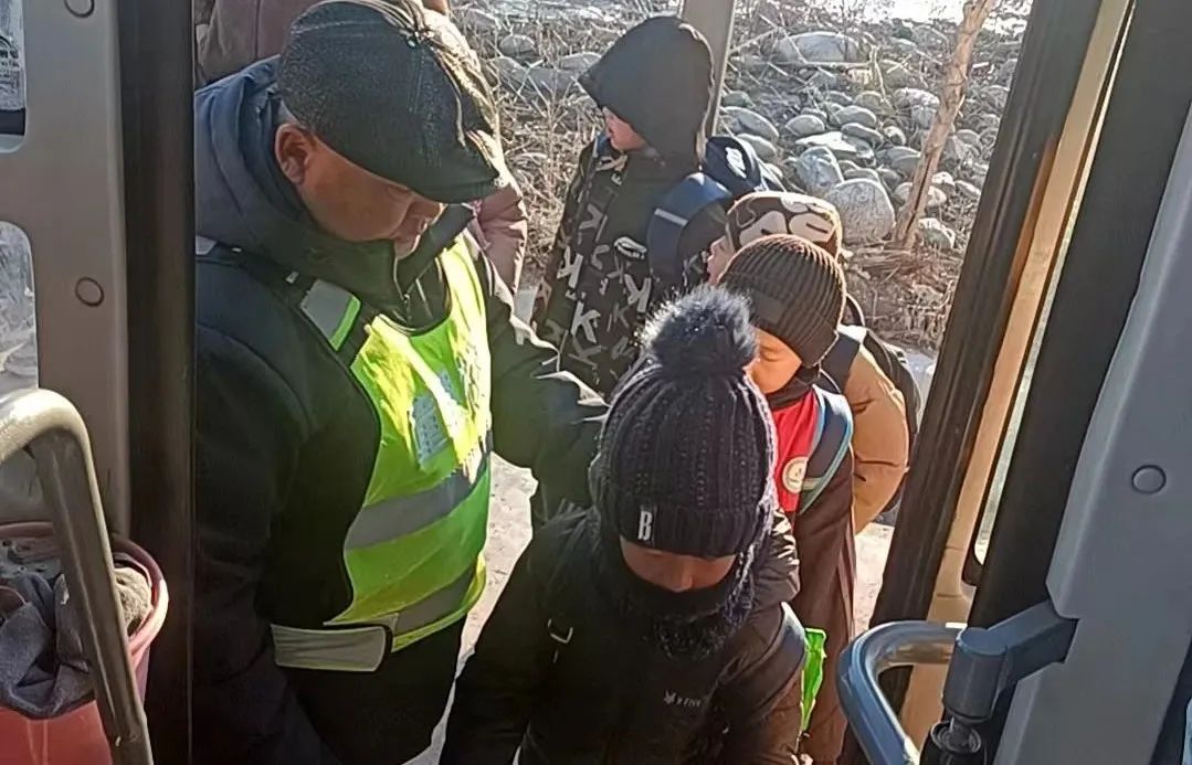 【蒲公綠色課堂·安全】--沖乎爾鎮寄宿制中護航成長校車安全 圖片