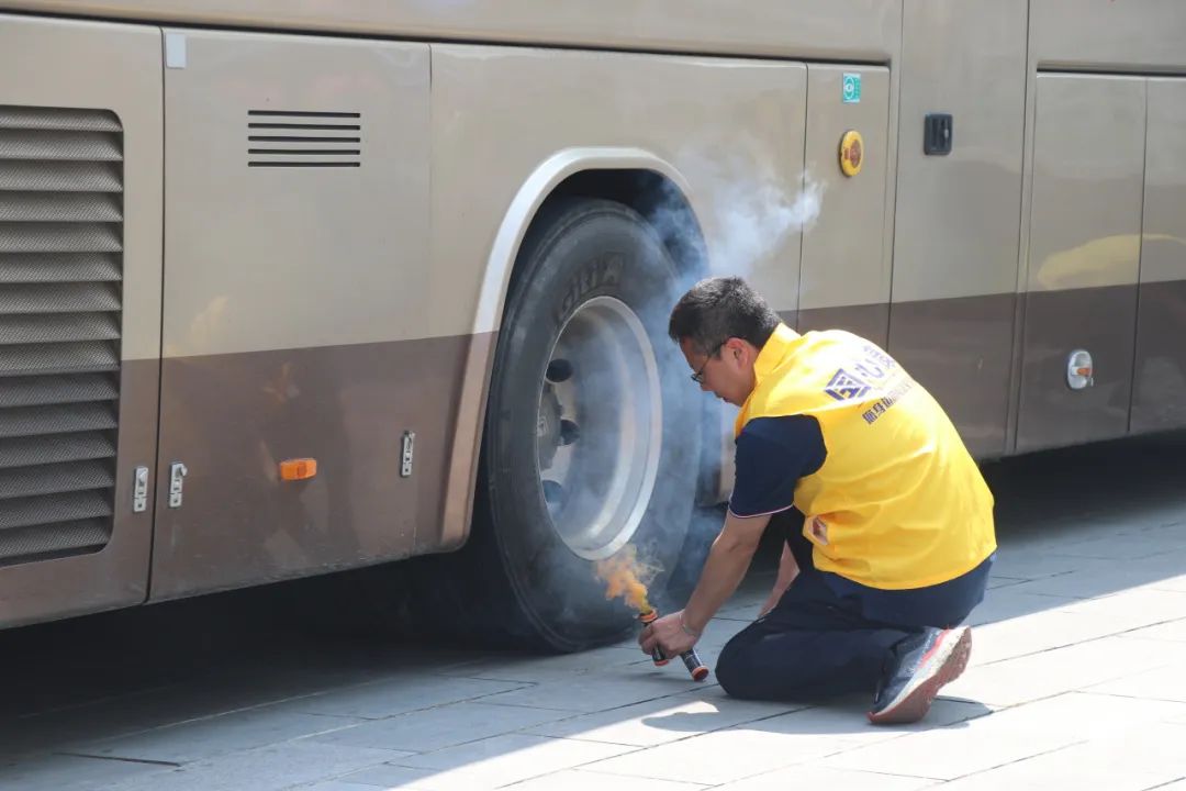 金澤中學開展校車應急疏散演練活動/ 金澤中學開展校車應急疏散演練活動