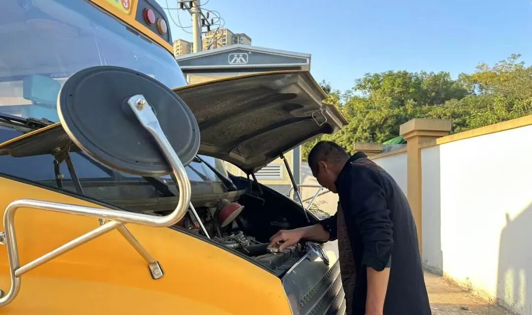 筑牢校車安全 守護成長之路 —— 紅蓮湖第二幼兒園校車安全應急演練活動 筑牢校車安全 守護成長之路 —— 紅蓮湖第二幼兒園校車安全應急演練活動