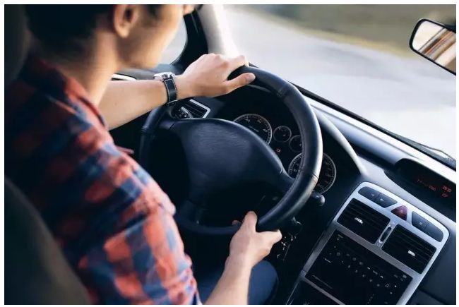 5個小妙招，讓你冷天開車不犯困！