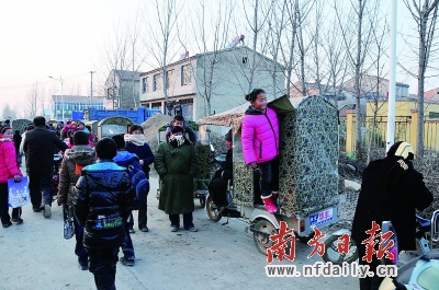 安監總局：校車標準應更嚴 可予特權（圖）