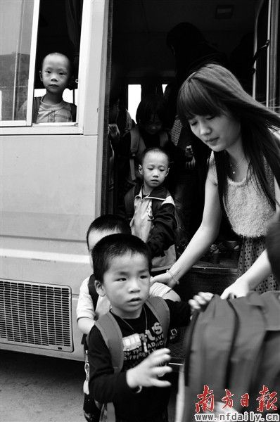 校車安全牽動著人們的心。曾強(qiáng)