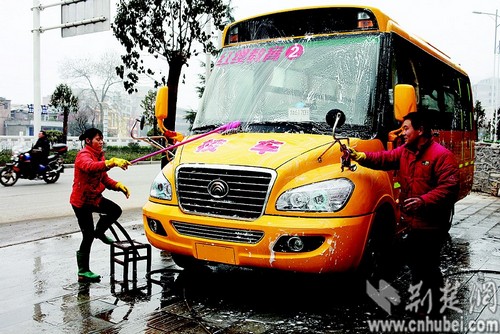 湖北部分學校新學期配備安全校車（圖）